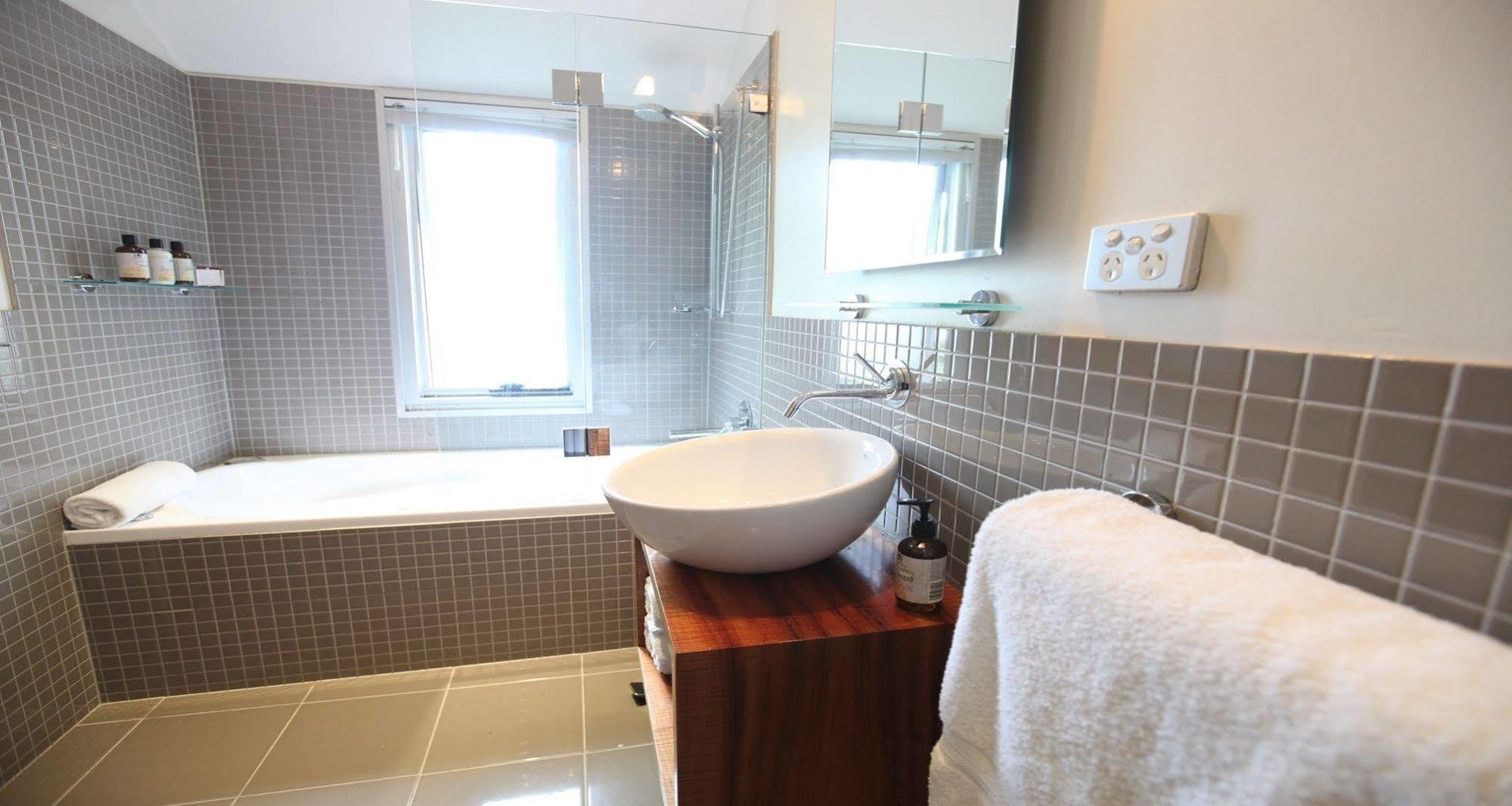 Twofourtwo Boutique Apartments Launceston Eksteriør bilde