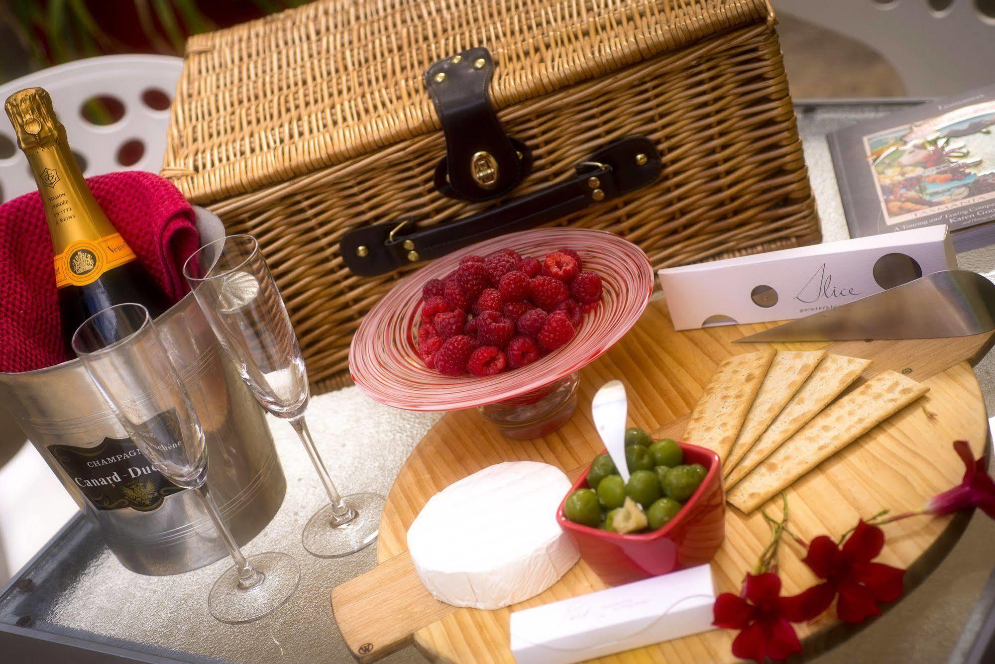 Twofourtwo Boutique Apartments Launceston Eksteriør bilde